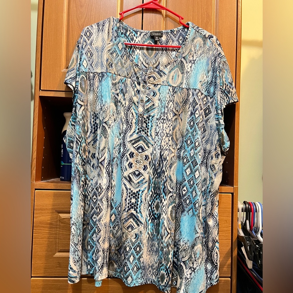 Link Blue and Gray Geometric Top